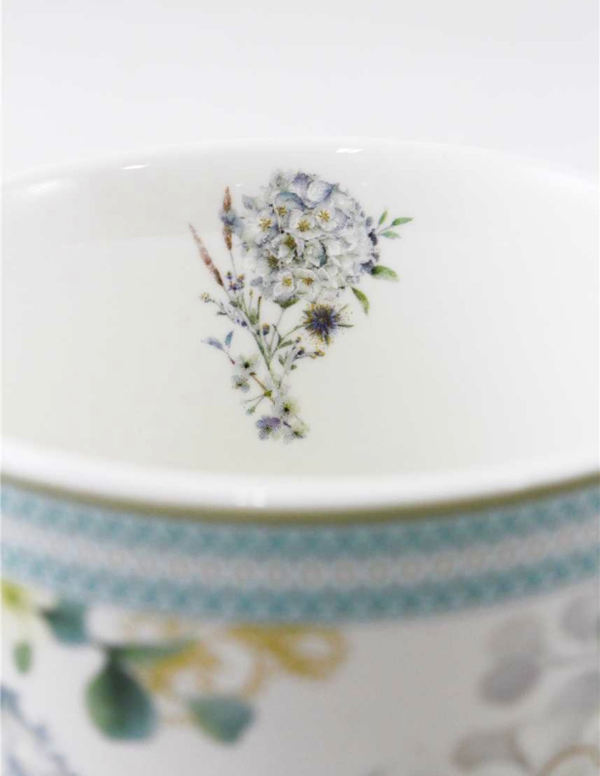 White & Blue Floral Porcelain Mug (+ gift box)