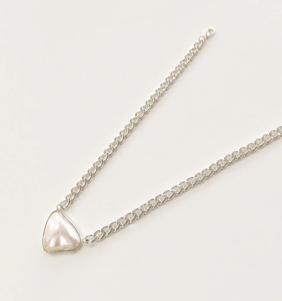 Short Necklace Lustrous Pendant Silver/White