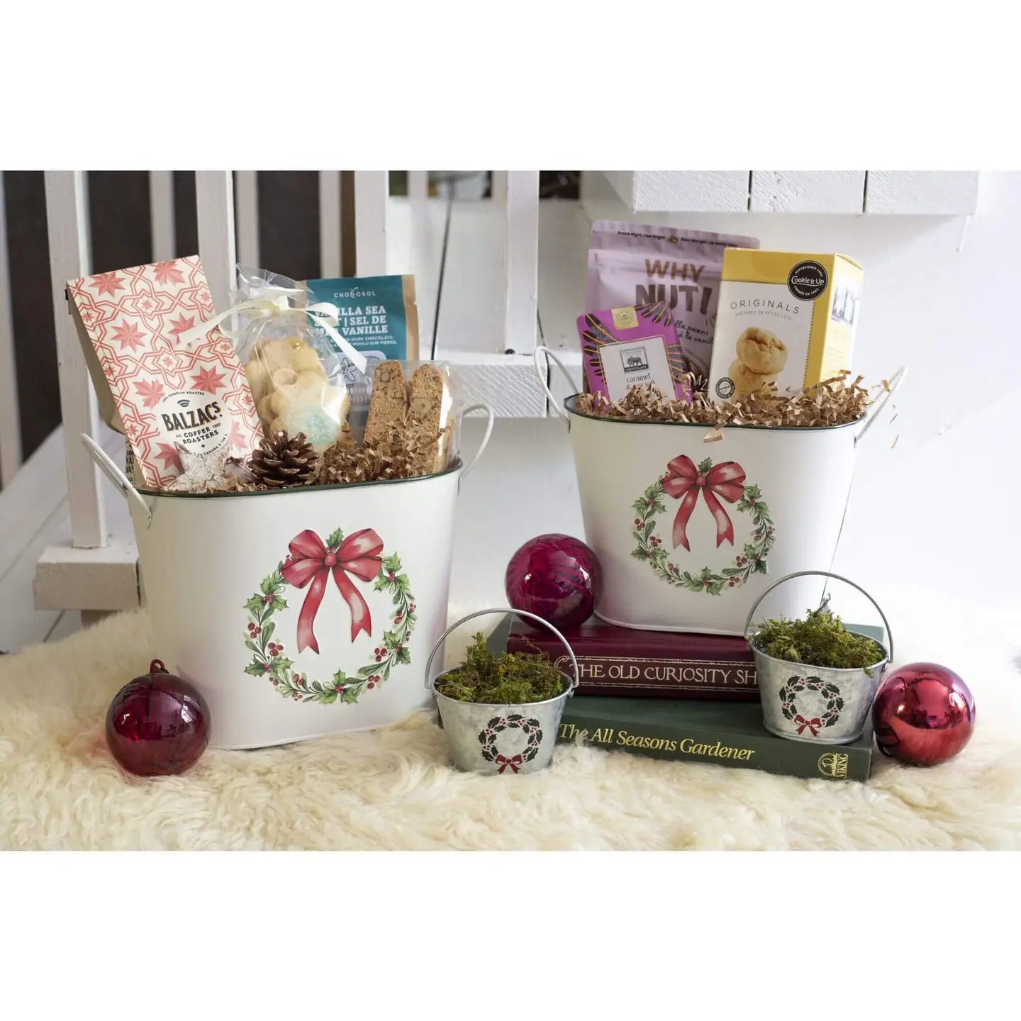 Wreath & Bow Oval Basket/Bin