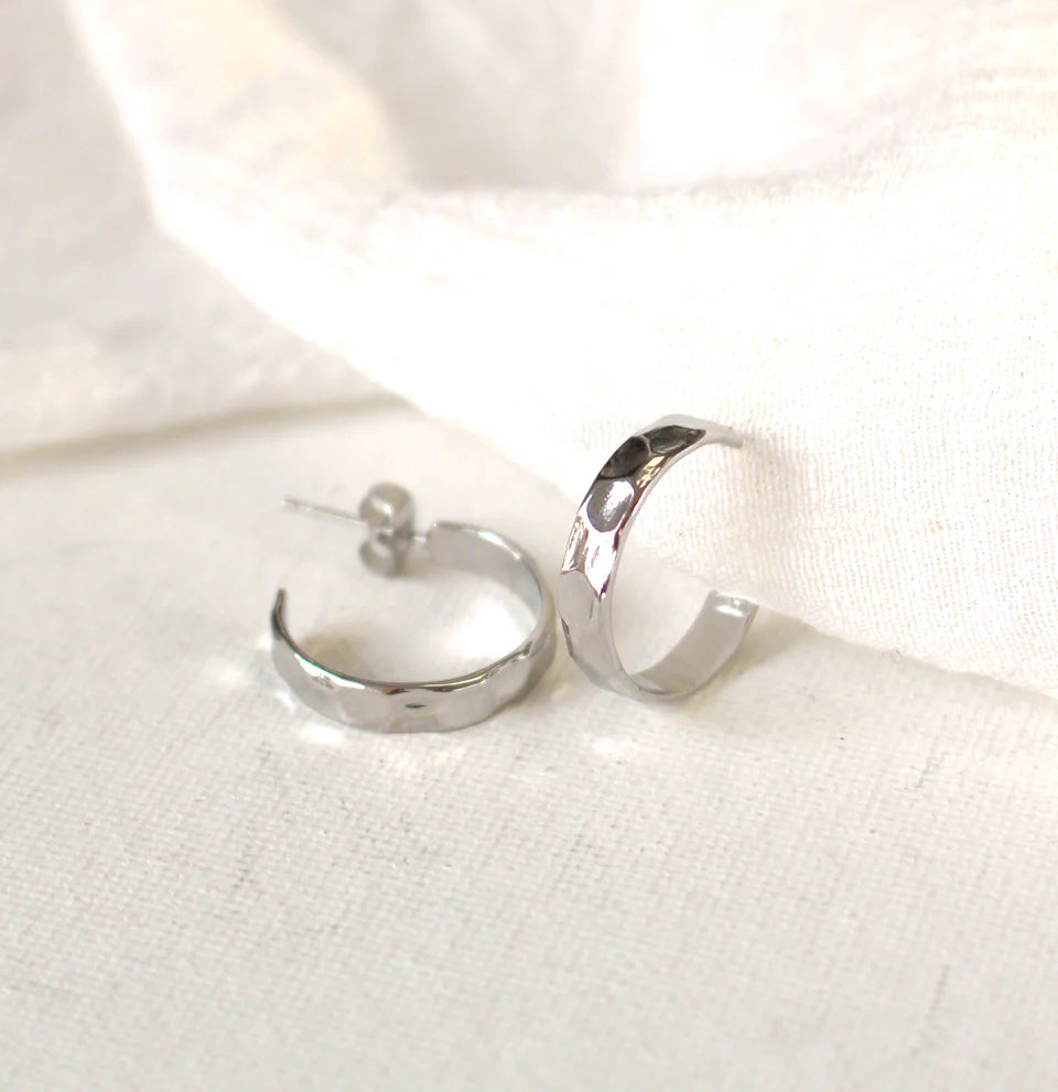 Hoop Ribbed Earrings - Silver