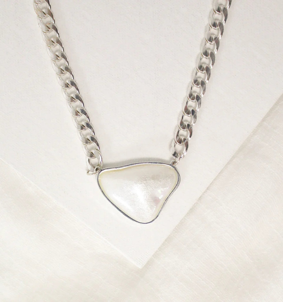 Short Necklace Lustrous Pendant Silver/White