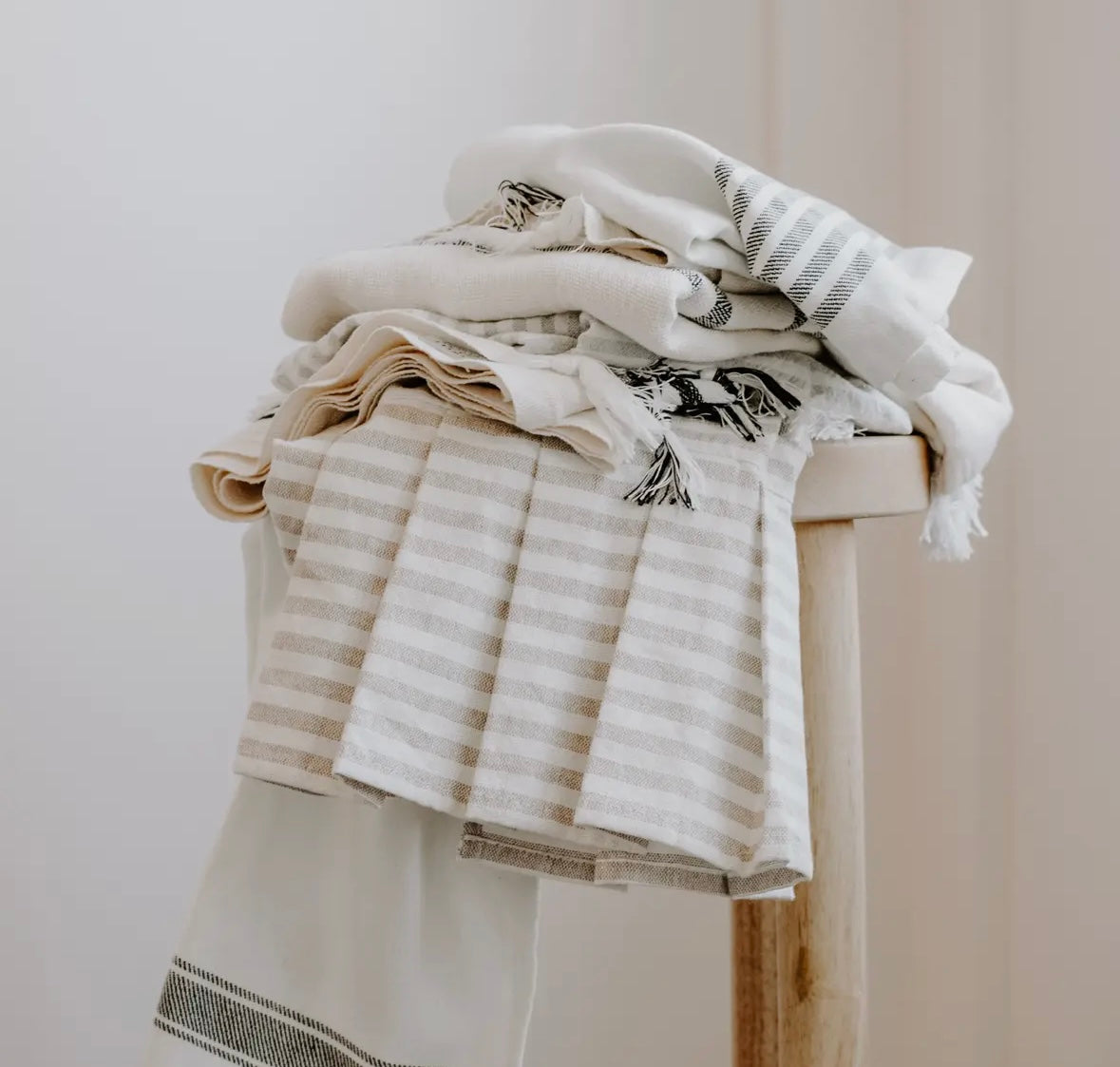 Striped Ruffle Hand Towel Grey