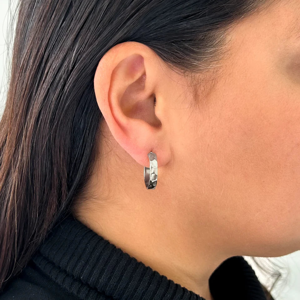 Hoop Ribbed Earrings - Silver