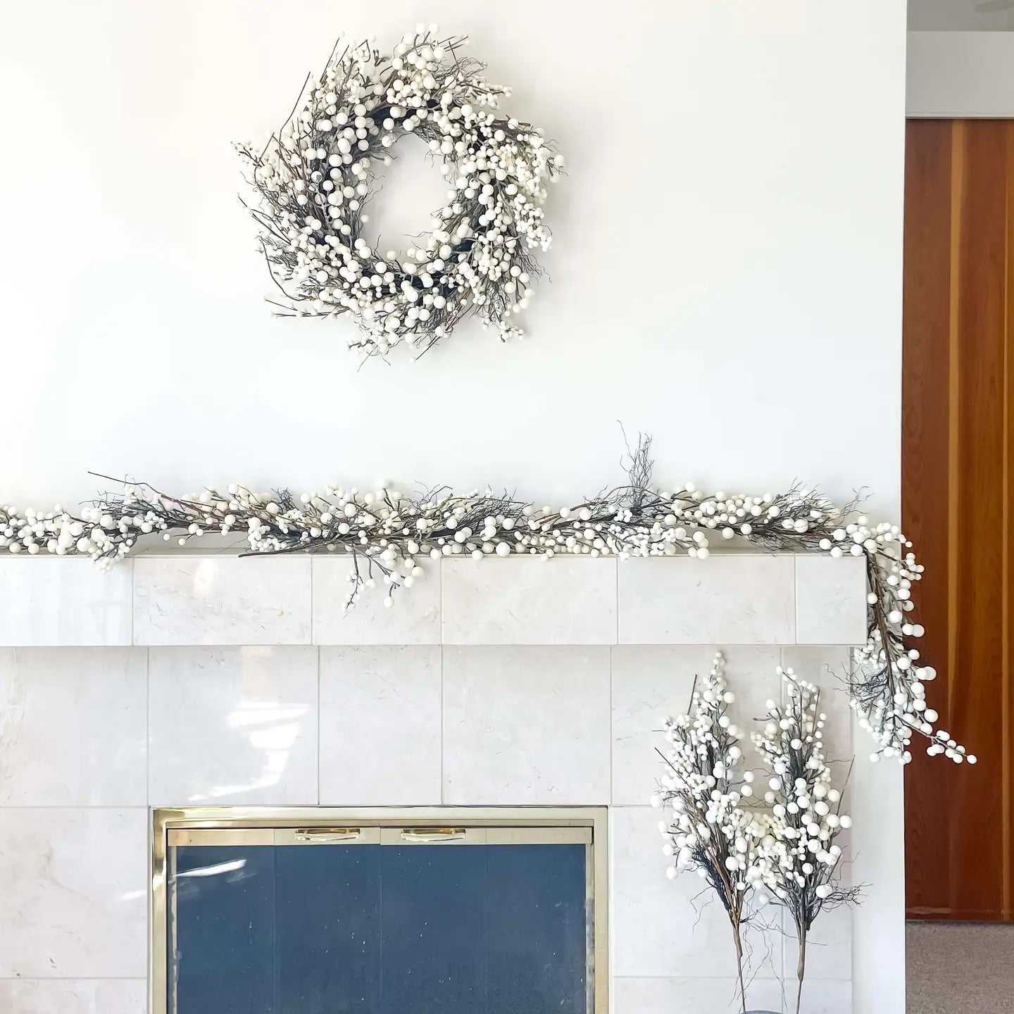 White Berry Faux Christmas Wreath 24"