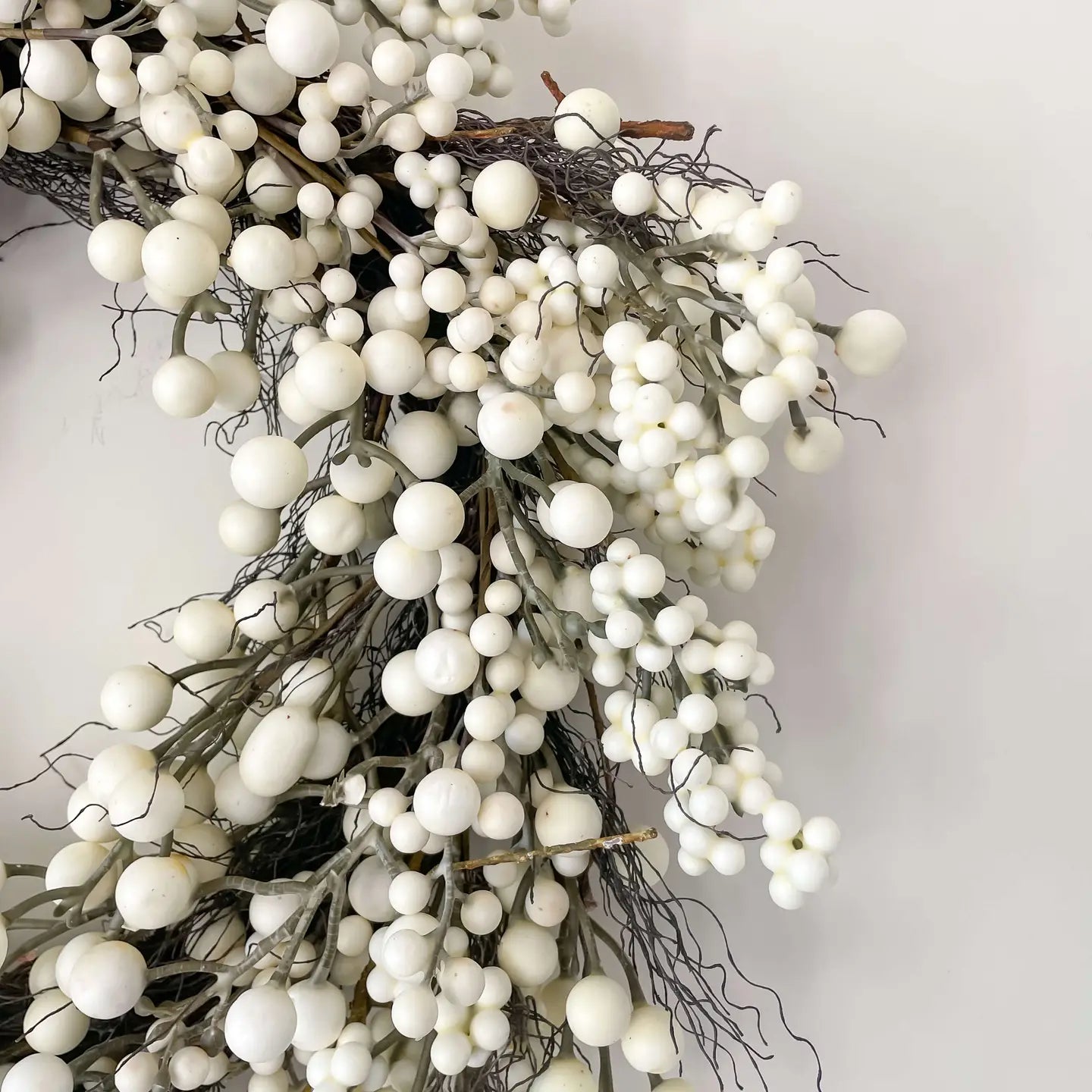 White Berry Faux Christmas Wreath 24"