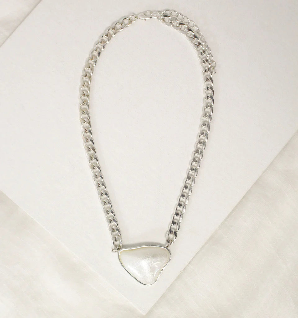 Short Necklace Lustrous Pendant Silver/White