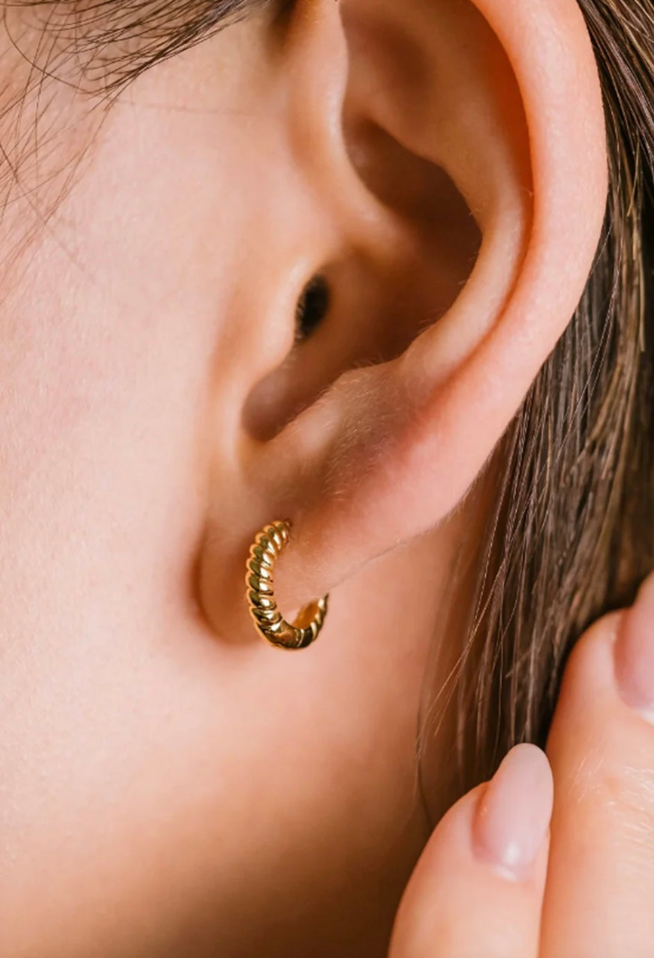 Twist Huggie Hoop Earrings: Gold