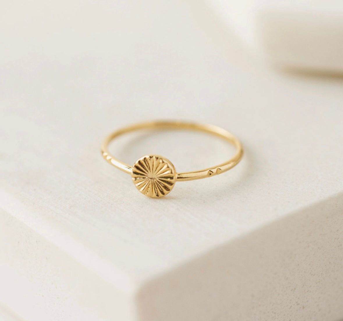 Everly Circle Ring Gold